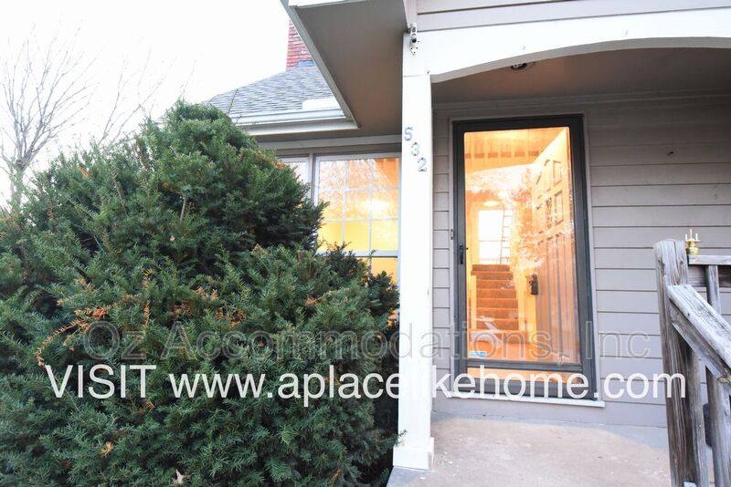House for rent at 532 SE Hampton St, Lees Summit, MO 64063