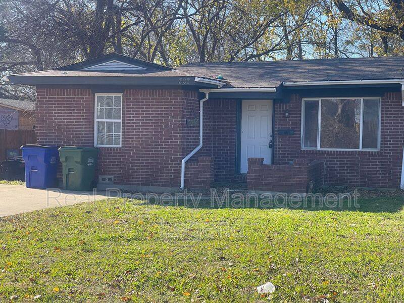 House for rent at 307 Depot St, Whitesboro, TX 76273