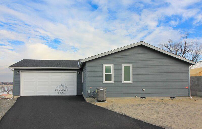 House for rent at 1214 N Morain Lp, Kennewick, WA 99336