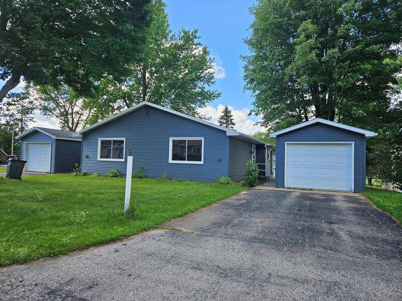 Apartment for rent at 306 308 E Parker St, Weyauwega, WI 54983