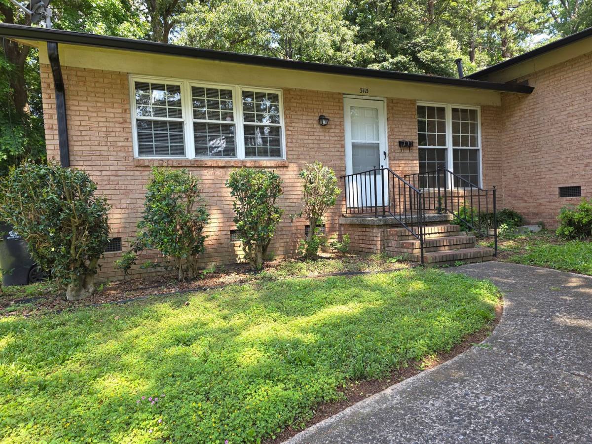 Apartment for rent at 3113 Erskine Dr, Charlotte, NC 28205