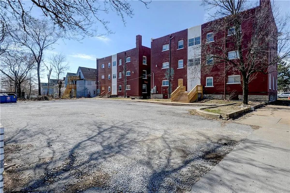 Apartment for rent at 901-907 Benton Blvd, Kansas City, MO 64127