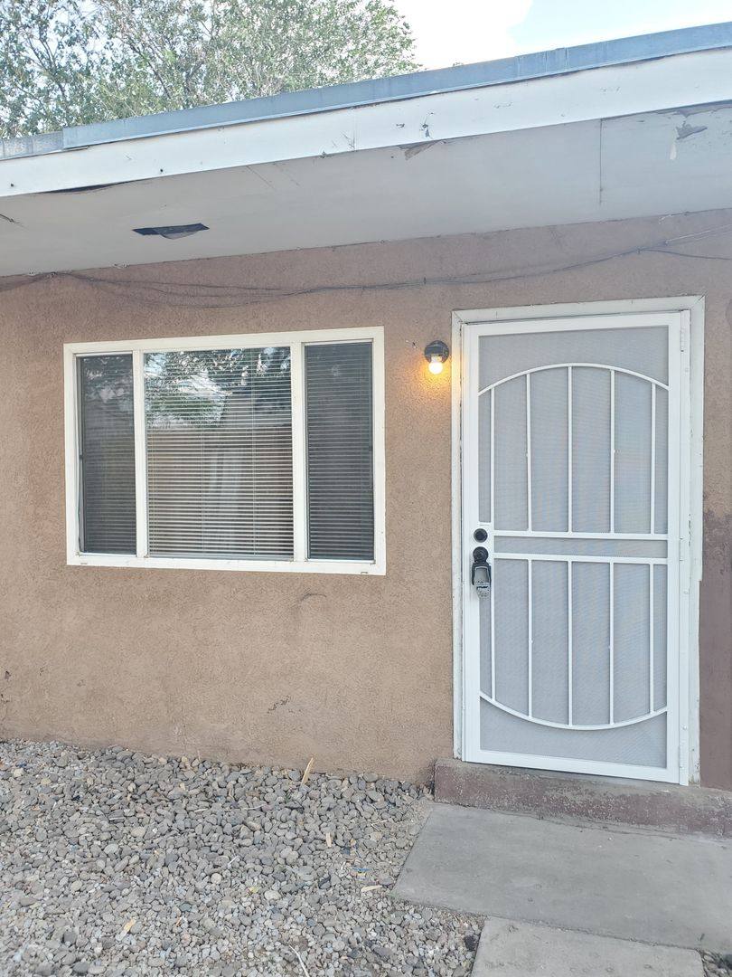 Apartment for rent at 528 Vermont St NE, Albuquerque, NM 87108