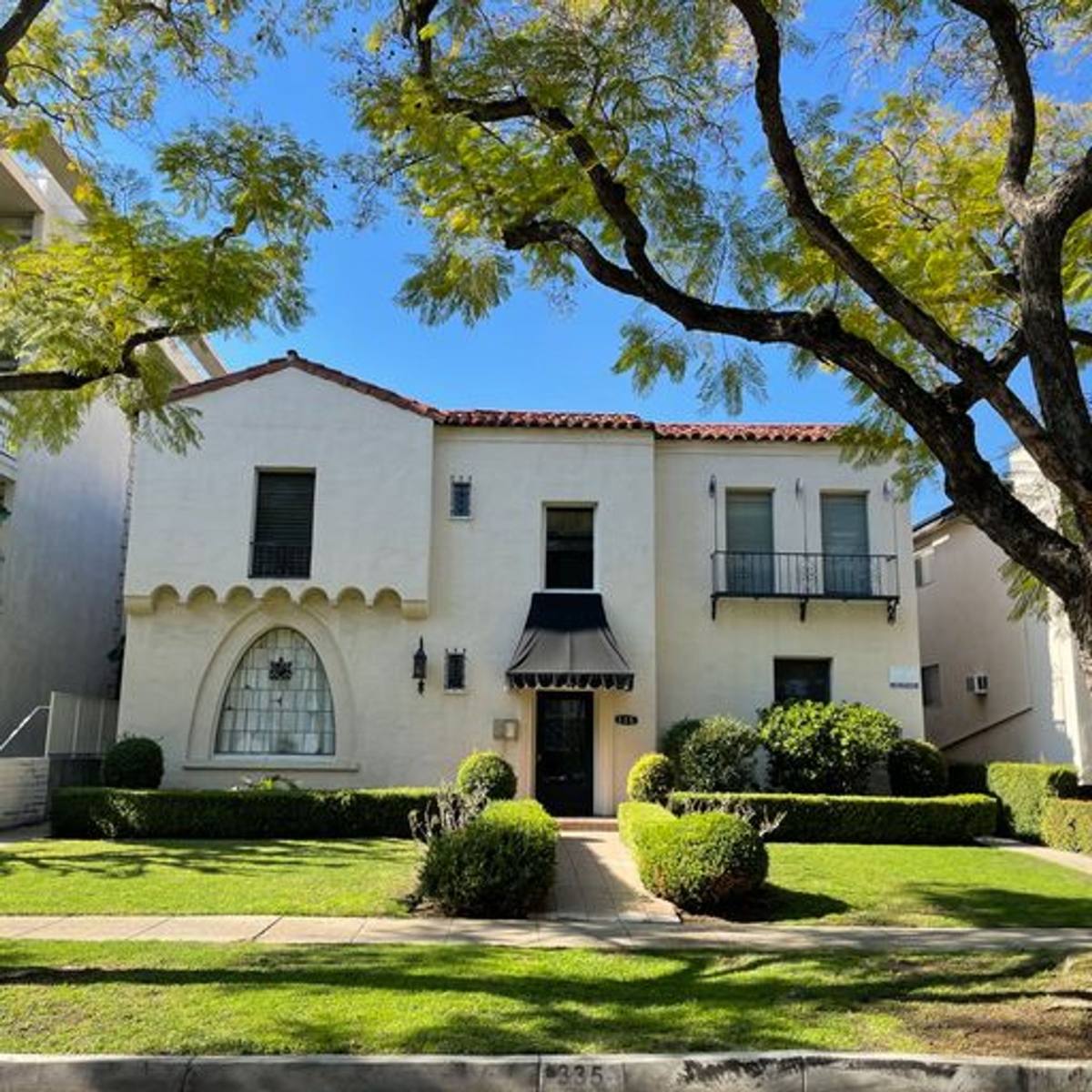 Apartment for rent at 335 N Palm Dr, Beverly Hills, CA 90210