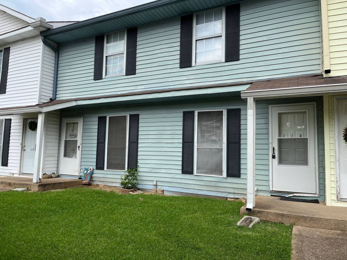 Townhouse for rent at 2138 Airline Dr, Bossier City, LA 71111