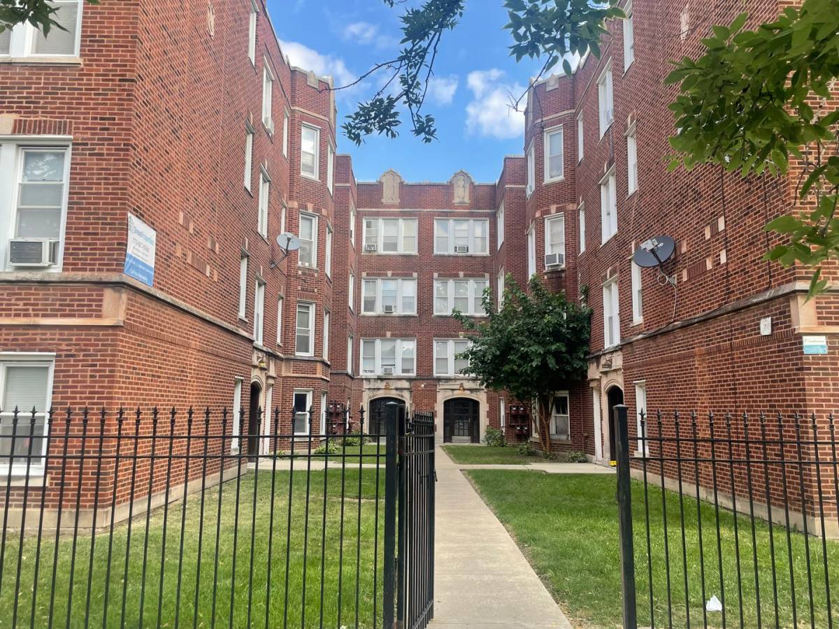 Apartment for rent at 4844-4850 W Henderson, Chicago, IL 60641