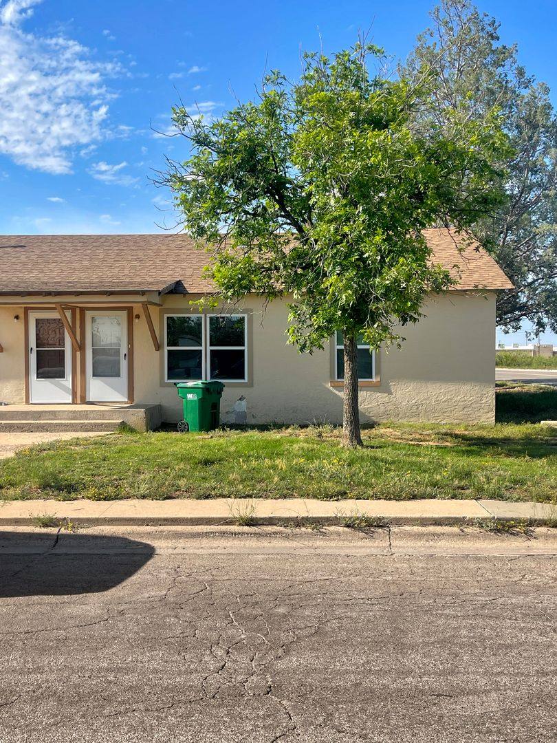 Apartment for rent at 821-825 W Washington Ave, Lovington, NM 88260