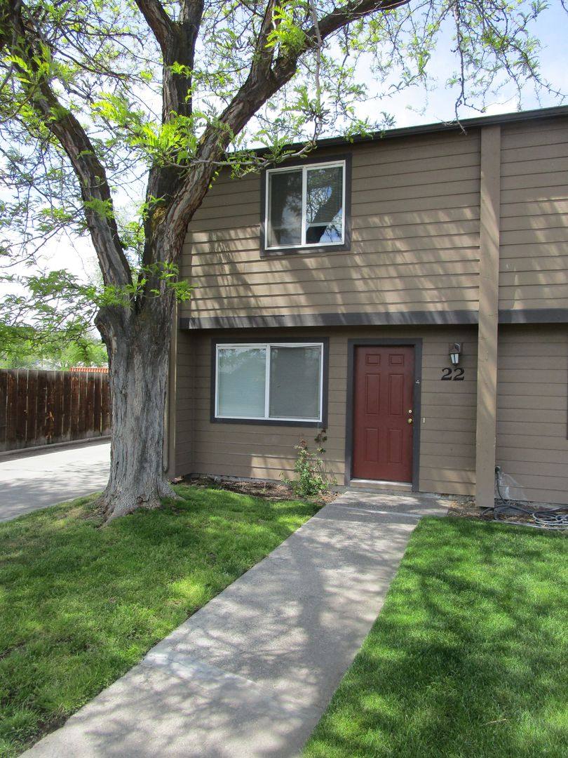 Apartment for rent at 850 NW 10th St, Prineville, OR 97754