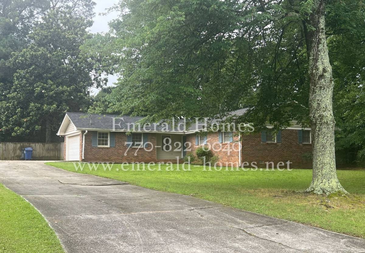 House for rent at 3862 Imperial Dr, Snellville, GA 30039