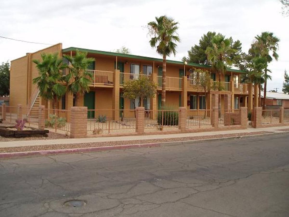 Apartment for rent at 2585 N Country Club Rd, Tucson, AZ 85716