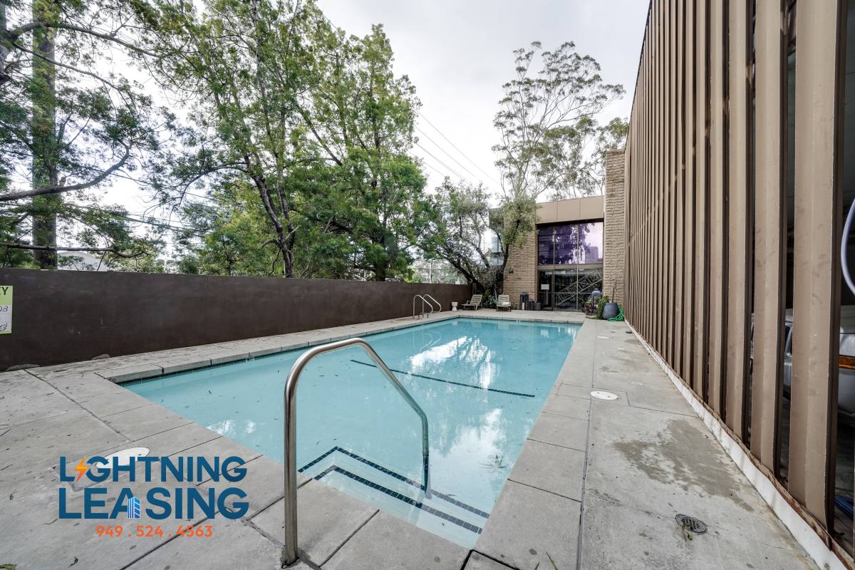 Apartment for rent at 3951 Los Feliz Blvd #415D, Los Angeles, CA 90027