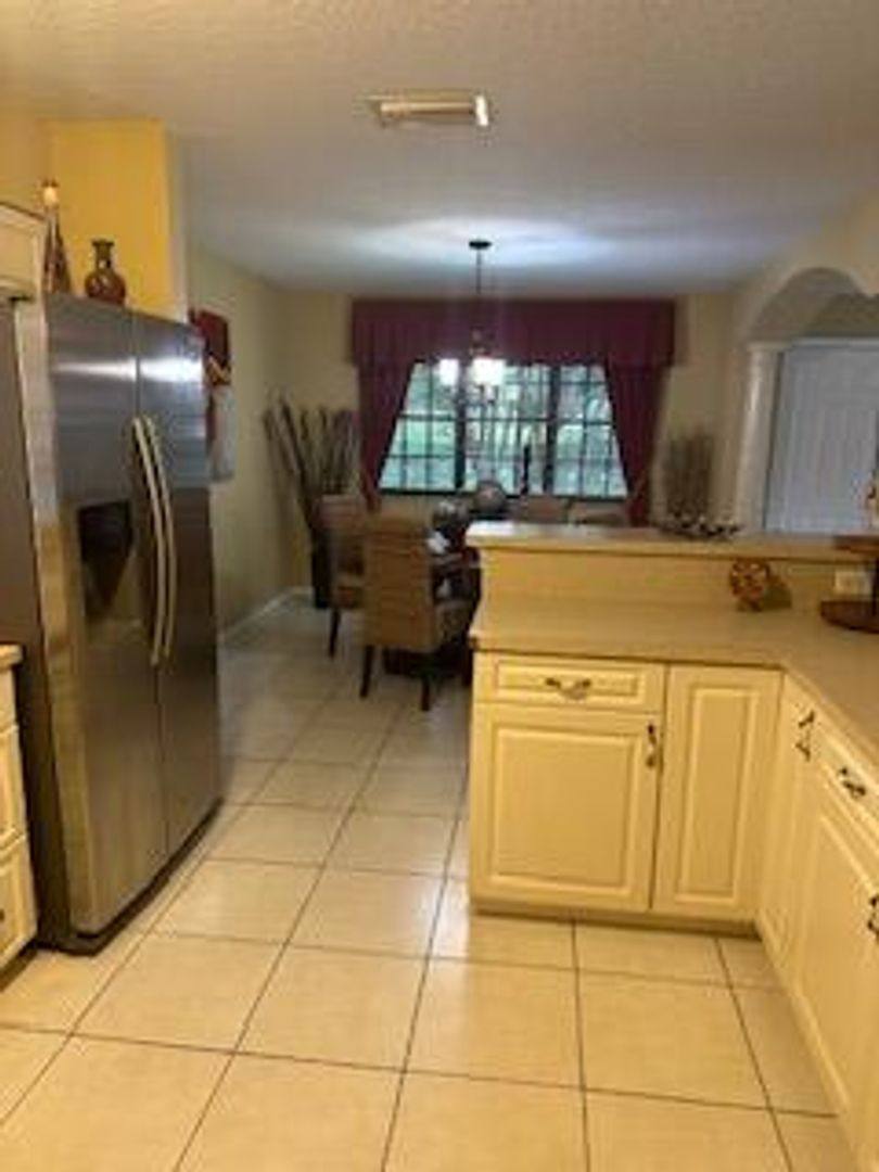 Townhouse for rent at 144 Weybridge Circle, West Palm Beach, FL 33411