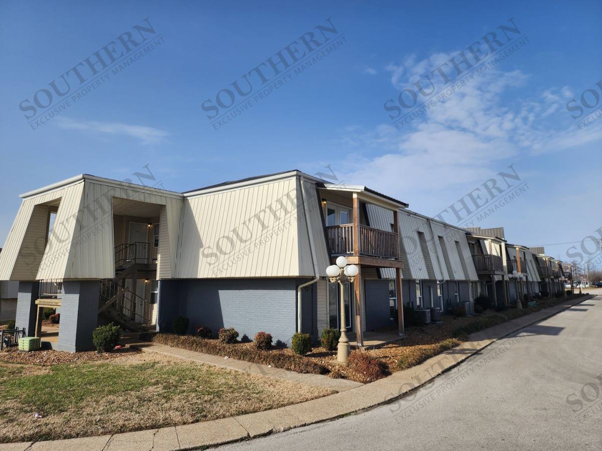 Apartment for rent at 1106 Lovers Lane, Bowling Green, KY 42103