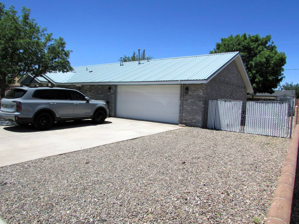House for rent at 1914 S Shelly Dr, Deming, NM 88030