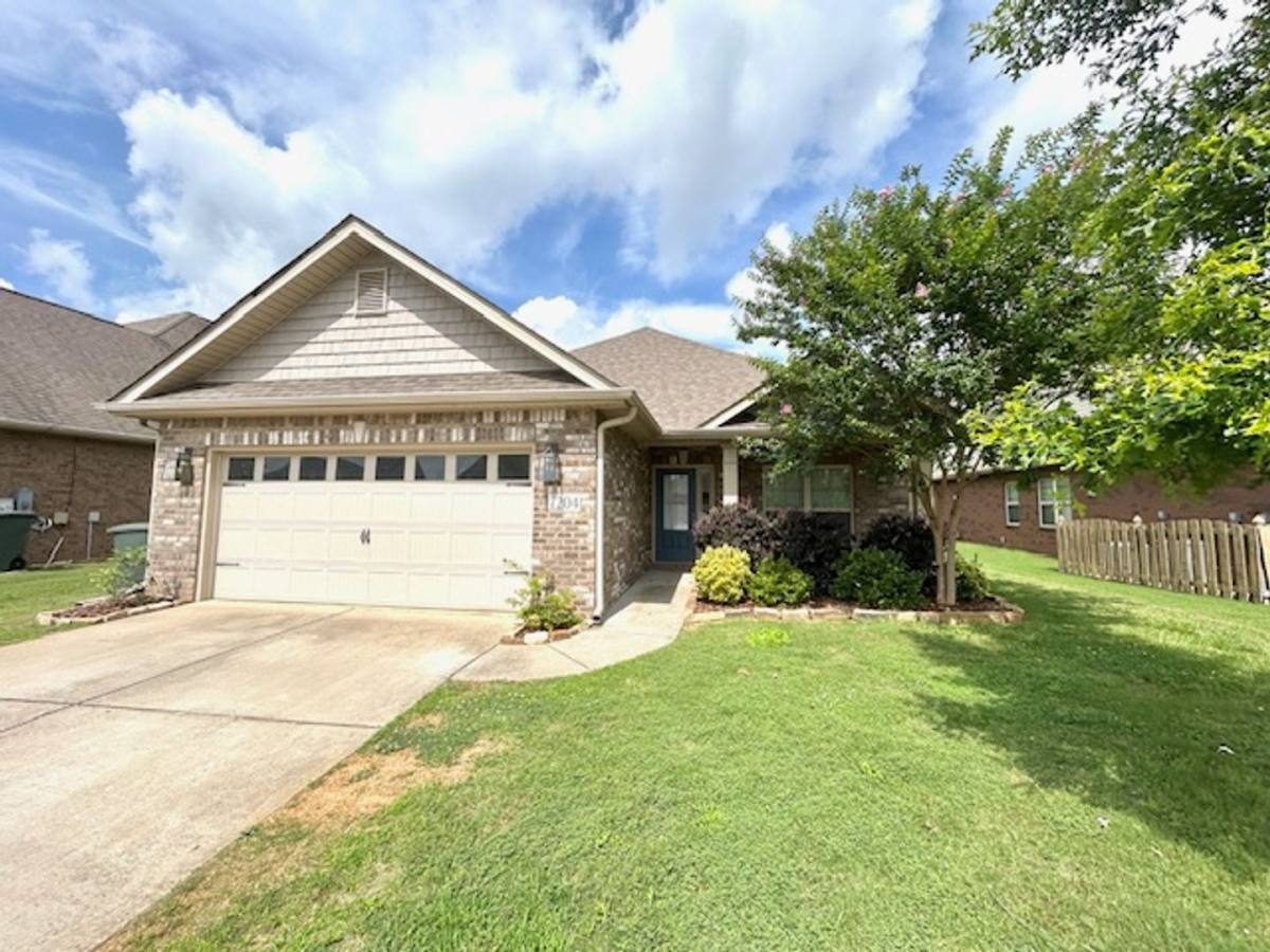 House for rent at 7204 Lathan Dr SE, Owens Cross Roads, AL 35763