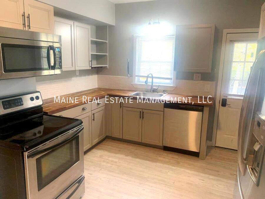 454 S Main St #A, Brewer, ME 04412