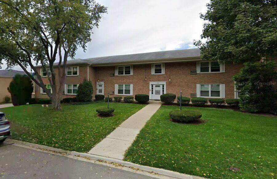 Apartment for rent at 152 Walton St, Barrington, IL 60010