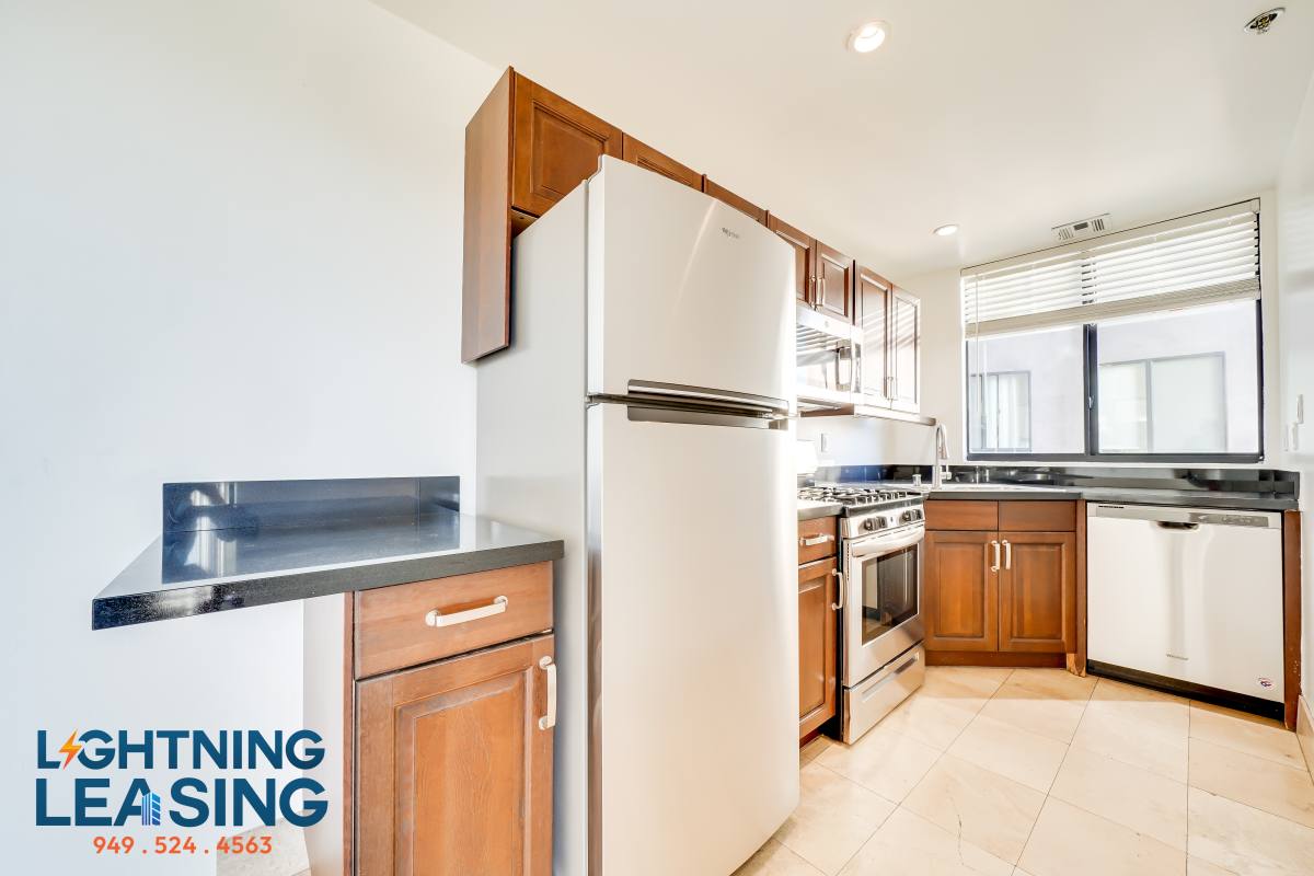 Apartment for rent at 8814 Burton Way #417D, Los Angeles, CA 90048