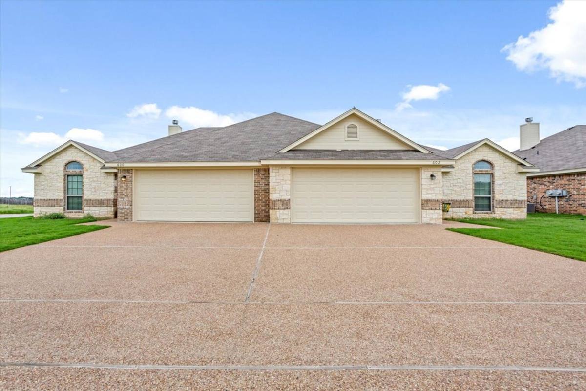 House for rent at 600 Hilltop Dr, Hewitt, TX 76643