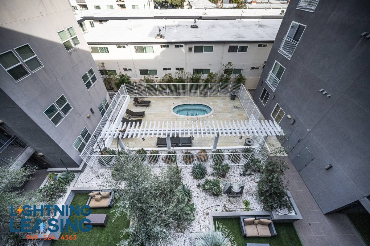 Apartment for rent at 11927 Kling St #101D, Valley Village, CA 91607
