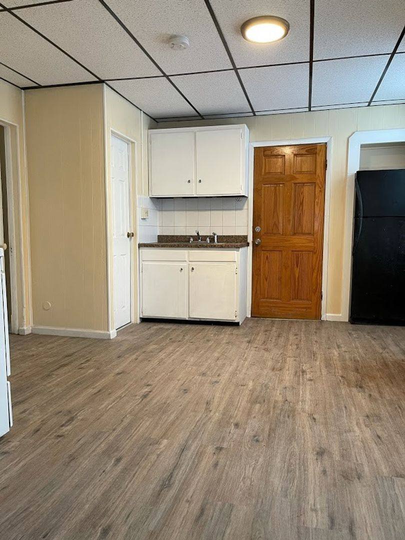 Apartment for rent at 41 Vanderveer St, Amsterdam, NY 12010