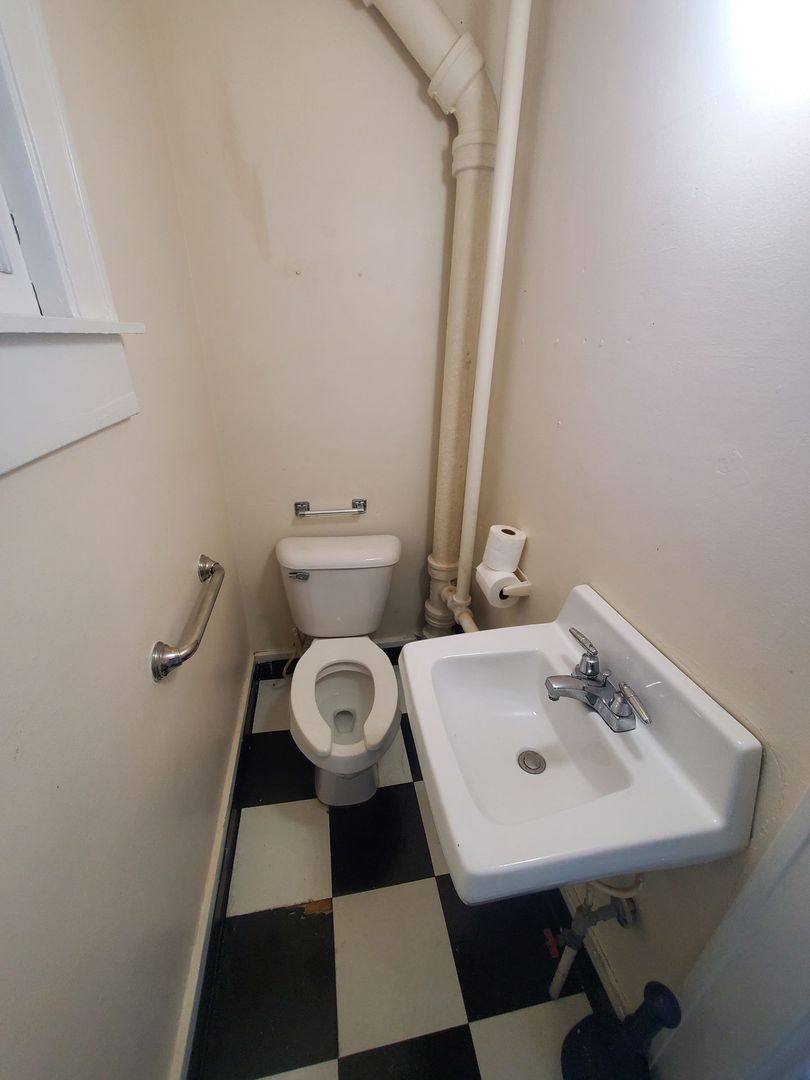 Apartment for rent at 920-924 Romayne Ave, Racine, WI 53402