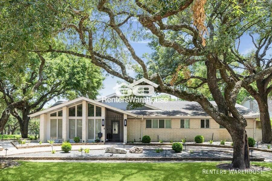 House for rent at 5223 Braesvalley Dr, Houston, TX 77096