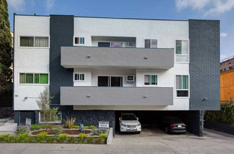 Apartment for rent at 514 S Mariposa Ave #106, Los Angeles, CA 90020