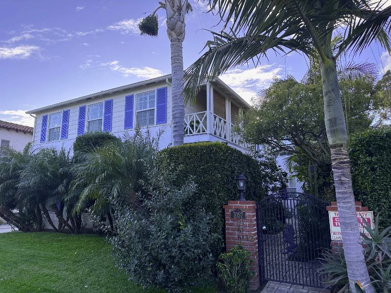 Apartment for rent at 1057 Masselin Ave, Los Angeles, CA 90019