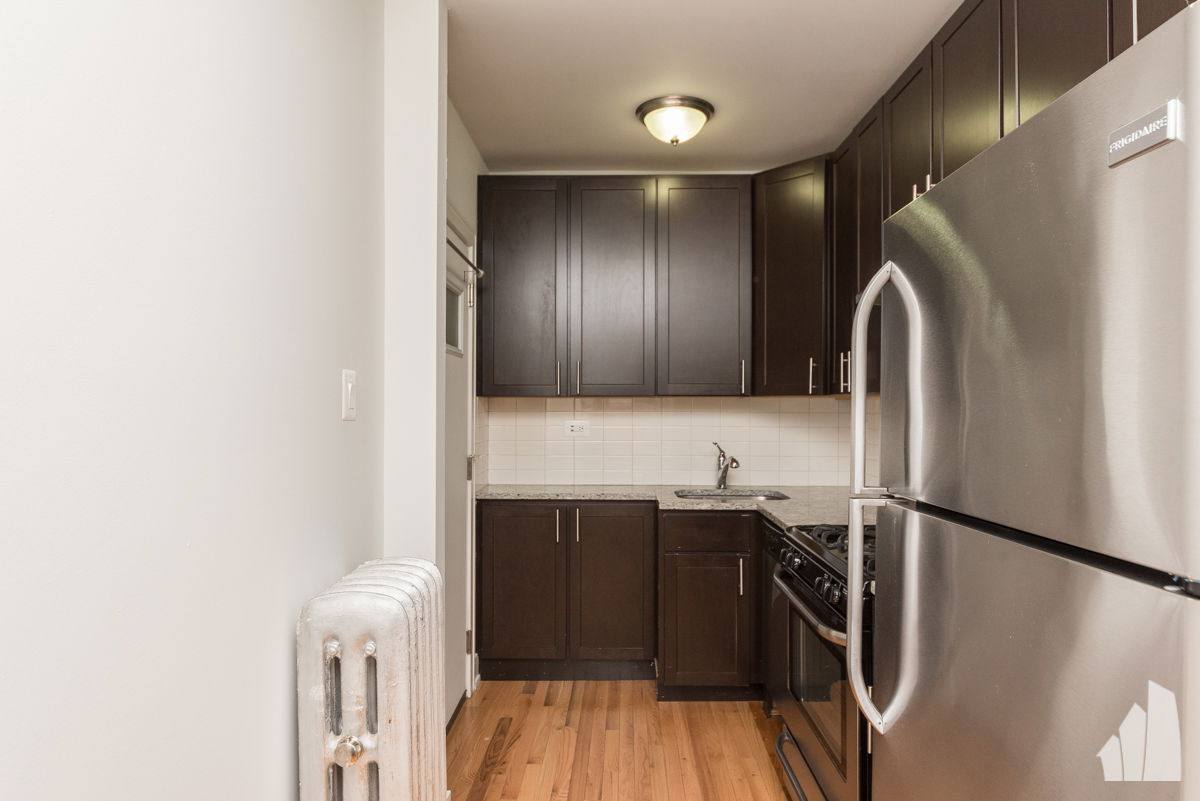 Apartment for rent at 516 W Cornelia Ave, Chicago, IL 60657