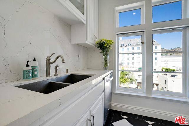 Apartment for rent at 1360 N Crescent Heights Blvd #6B, Los Angeles, CA 90046