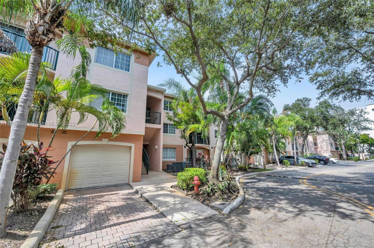 Townhouse for rent at 2039 SE 10th Ave #513, Fort Lauderdale, FL 33316