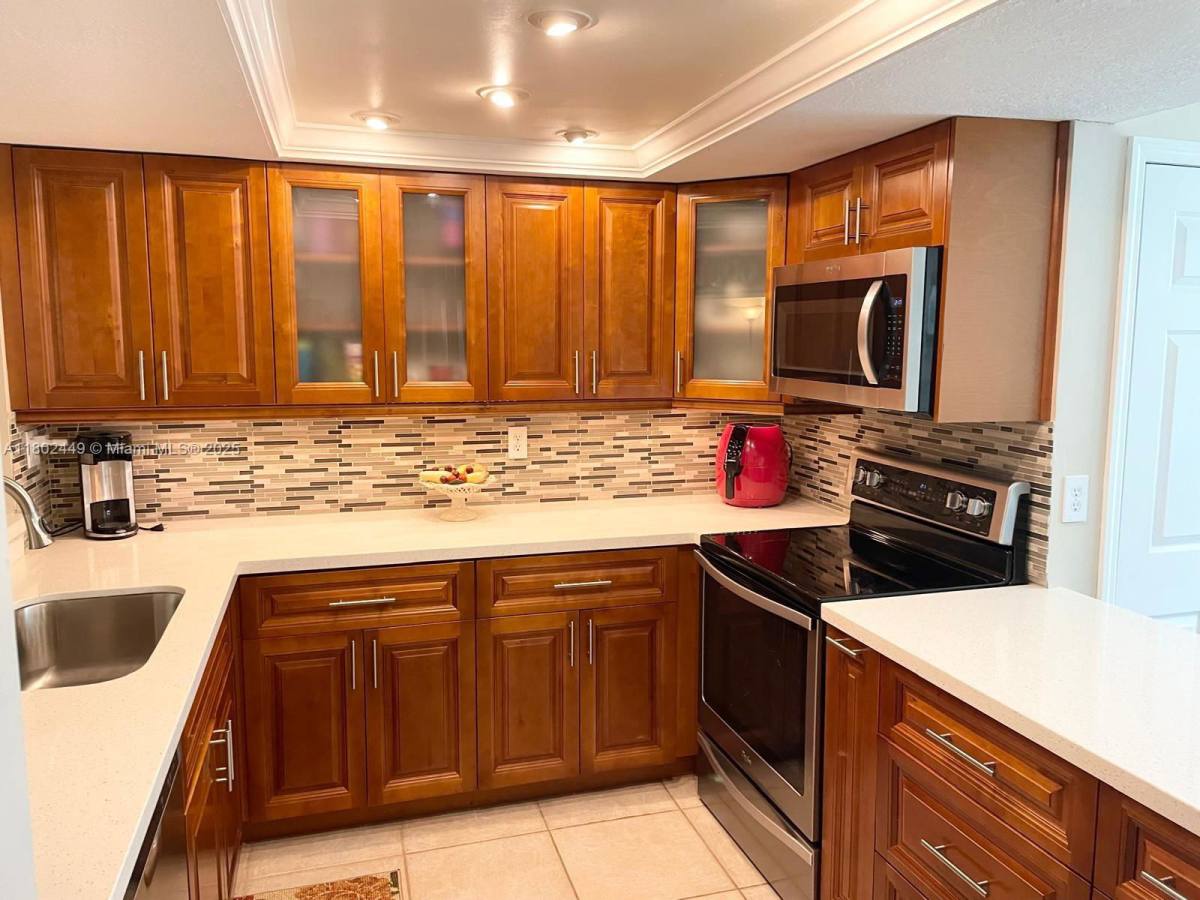 Apartment for rent at 9520 Seagrape Dr #106, Fort Lauderdale, FL 33324