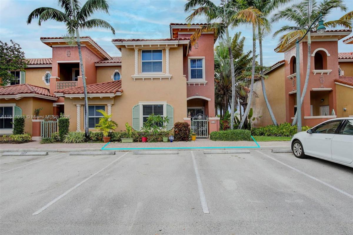 Townhouse for rent at 814 SW 143rd Court #208, Miami, FL 33184