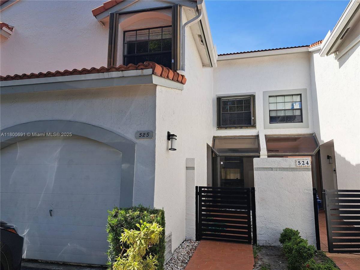 Townhouse for rent at 3535 Magellan Circle #525, Miami, FL 33180
