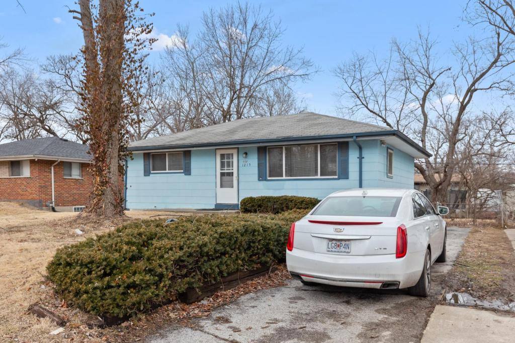 1215 Reale Ave, Saint Louis, MO 63138