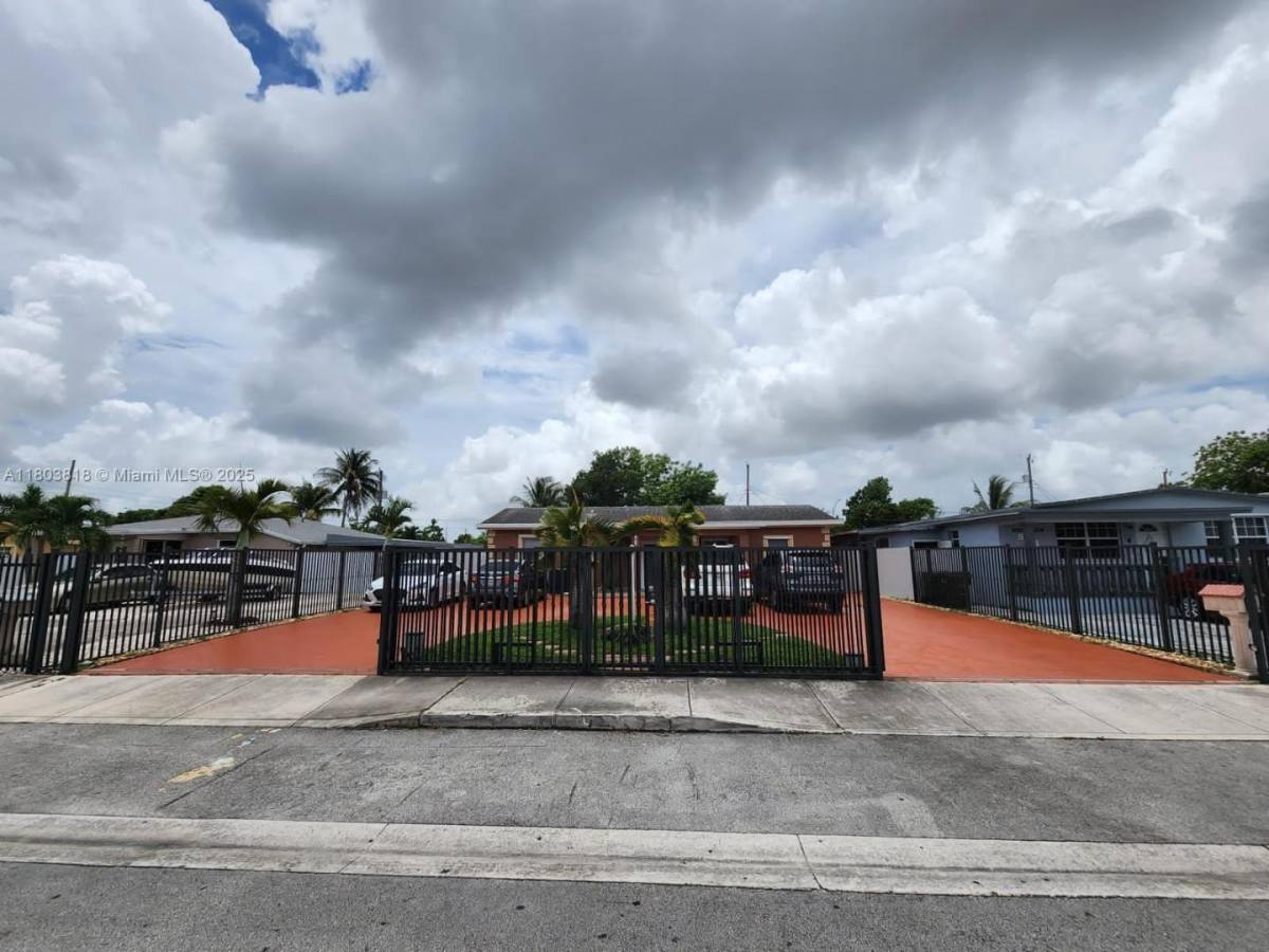 Apartment for rent at 962 E 32nd St #EFFICIENCY, Hialeah, FL 33013