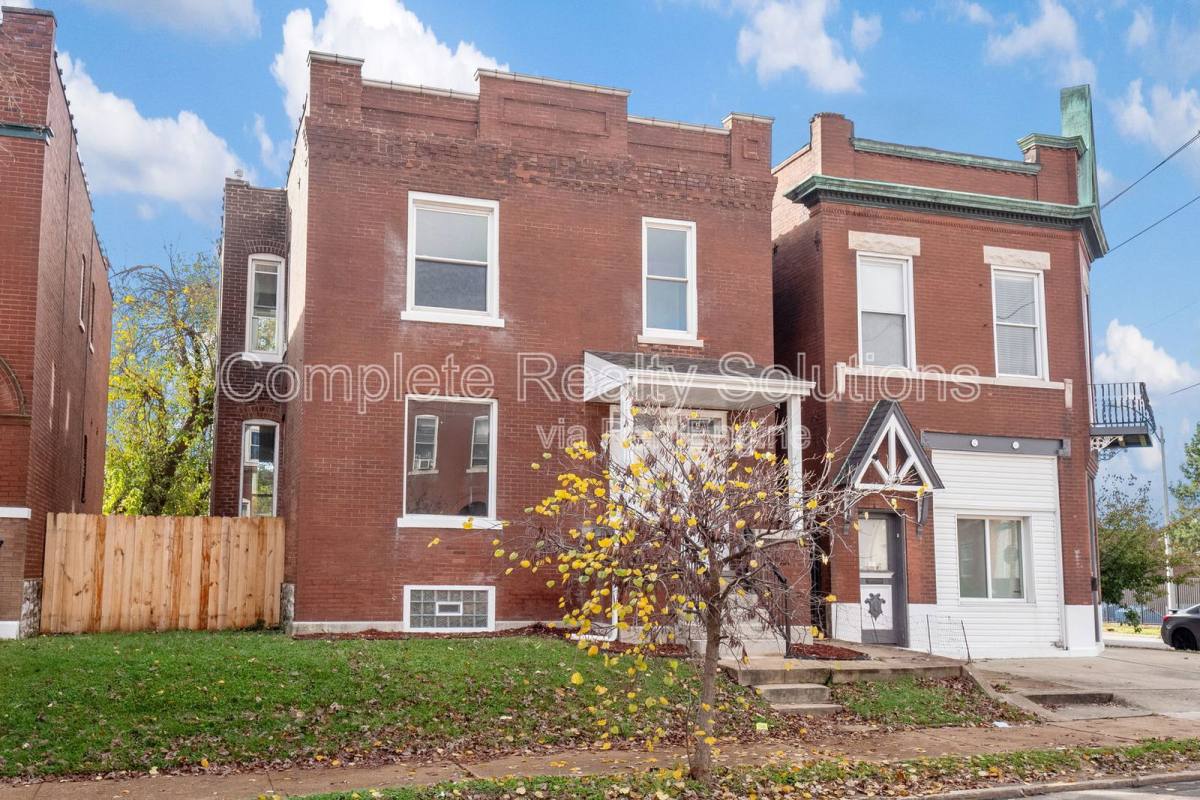 Apartment for rent at 3456 Chippewa St #1, Saint Louis, MO 63118