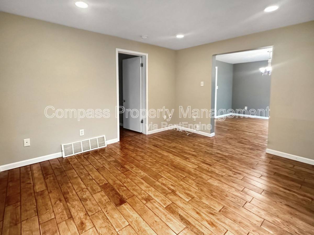 House for rent at 3832 Byron Center Ave SW, Wyoming, MI 49519