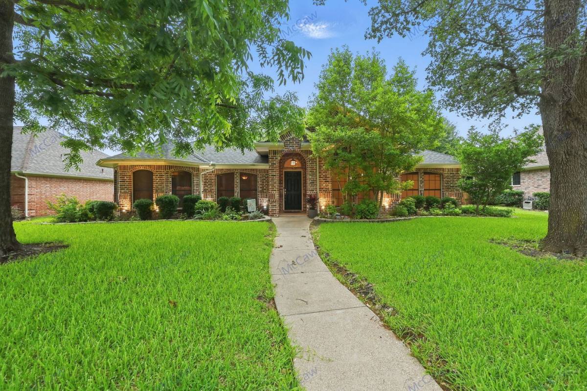 House for rent at 211 Sendero Dr, Waxahachie, TX 75165