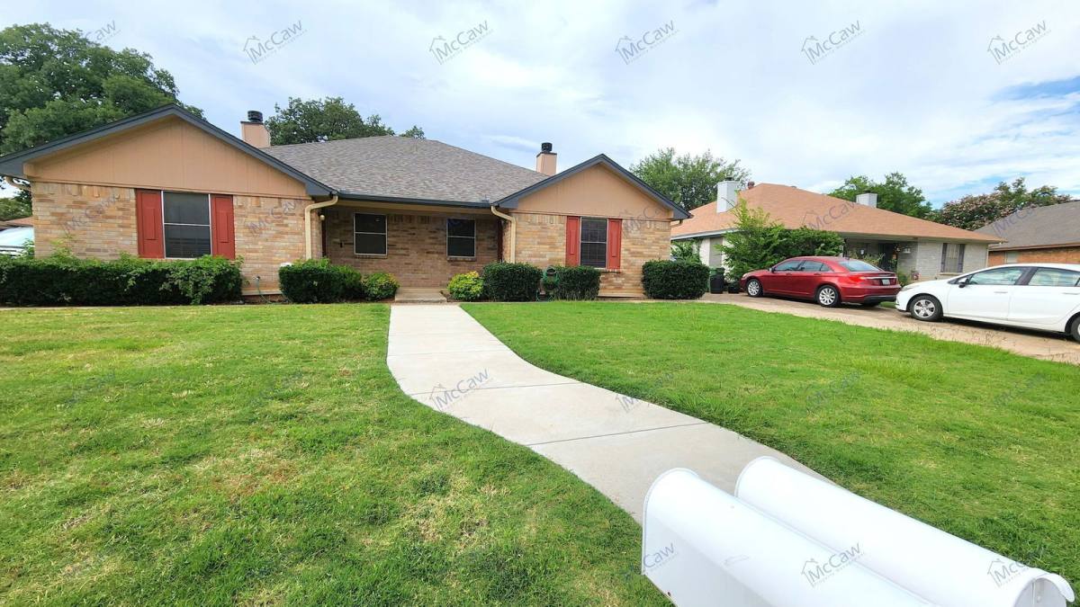 Townhouse for rent at 7763 Sable Lane, North Richland Hills, TX 76182
