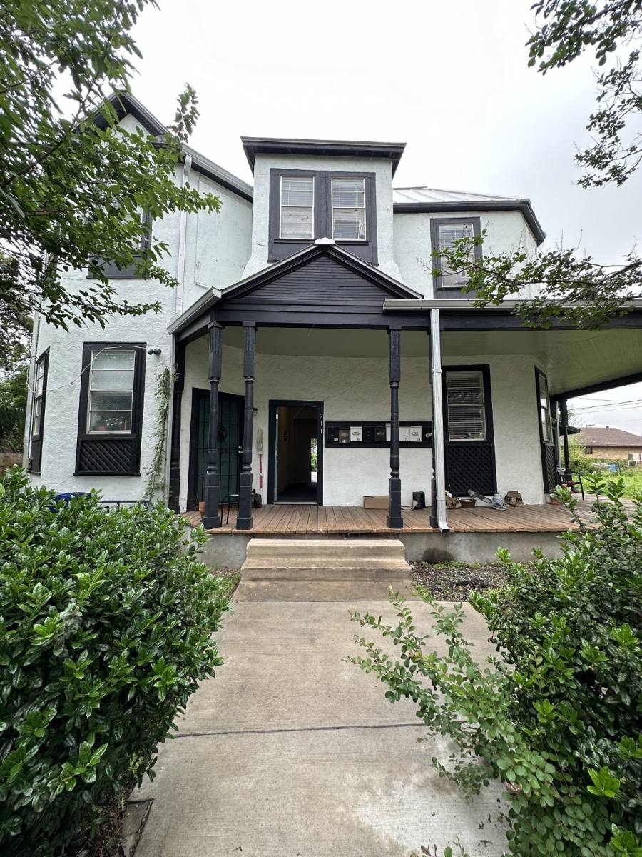 Apartment for rent at 711 E Carson St #A4, San Antonio, TX 78208