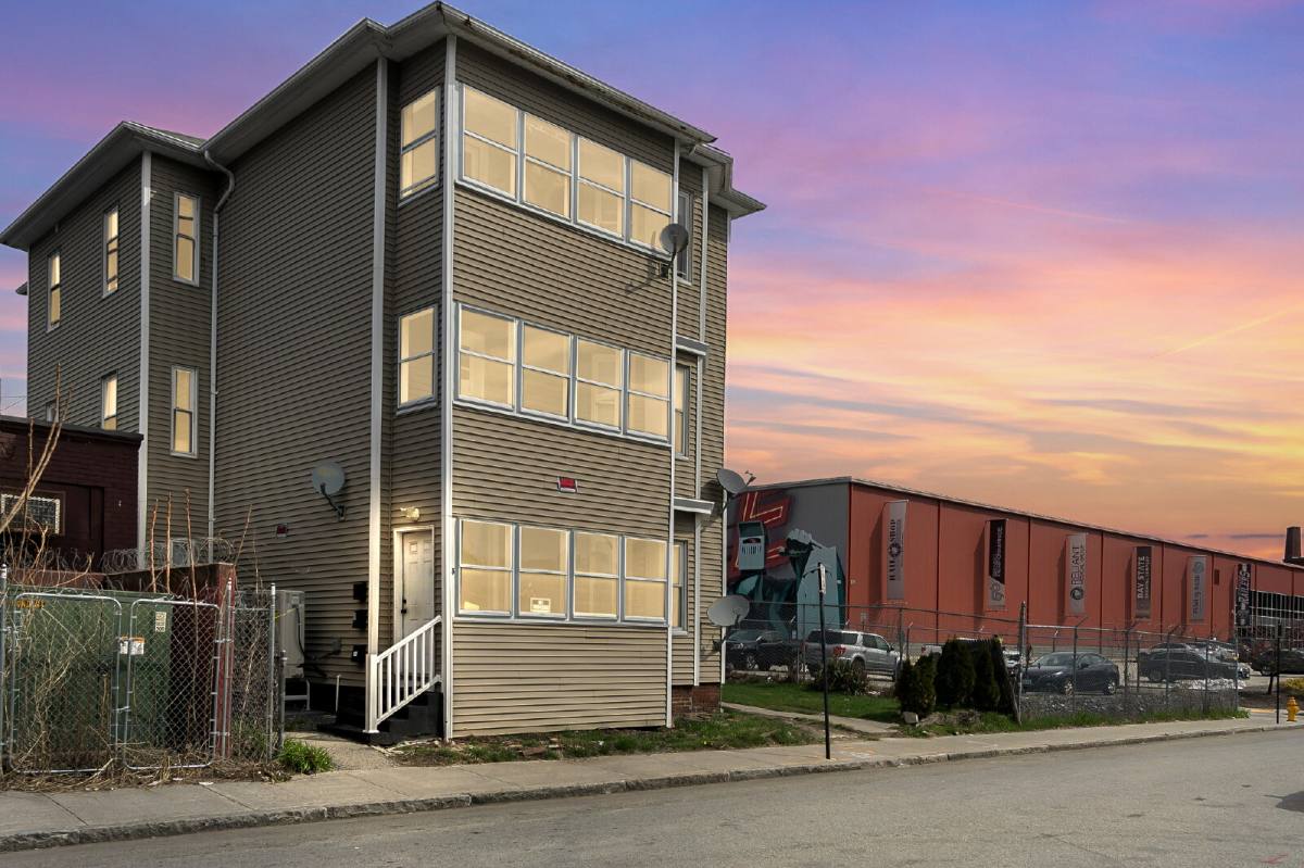 Apartment for rent at 8 Pond St, Worcester, MA 01604