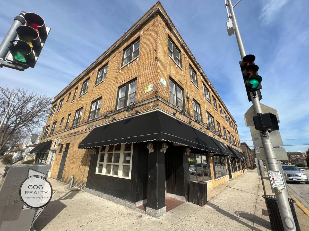 Apartment for rent at 154 Des Plaines Ave, Forest Park, IL 60130