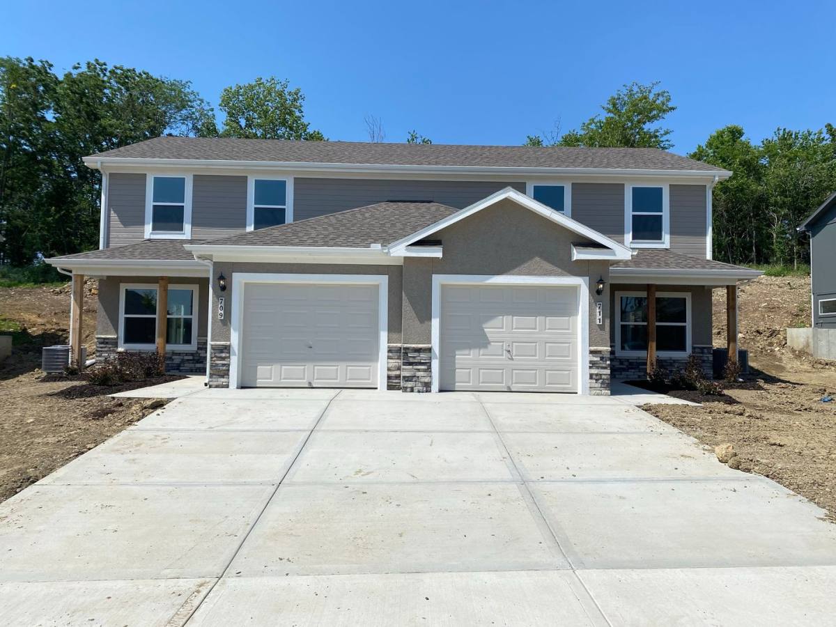 Townhouse for rent at 811 Pampas St, Pleasant Hill, MO 64080