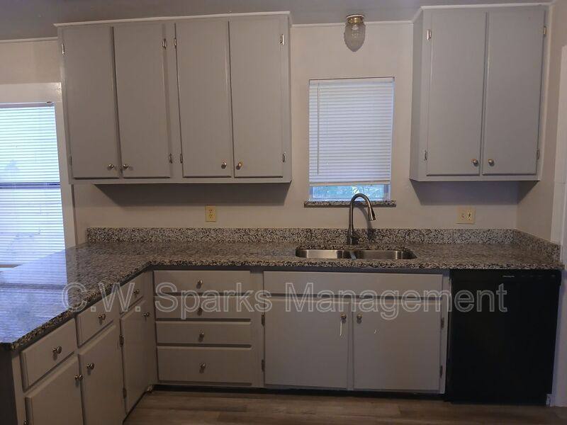 House for rent at 319 W Clarendon Dr, Dallas, TX 75208