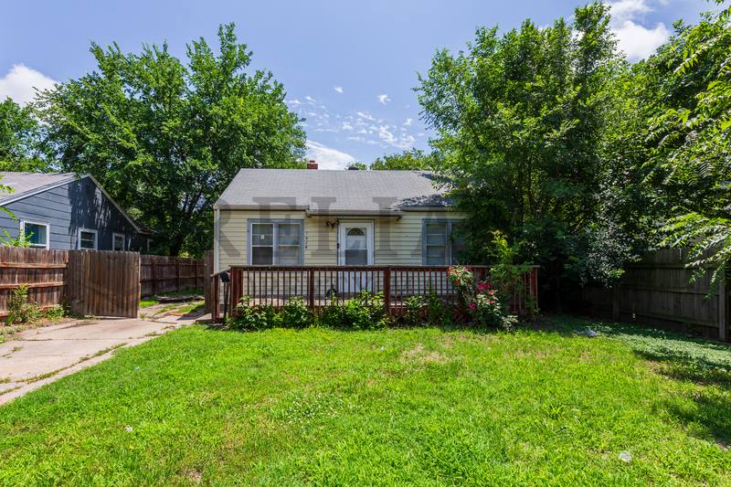 House for rent at 1926 S Greenwood Ave, Wichita, KS 67211