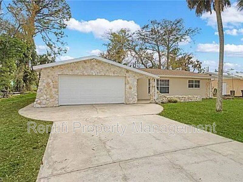 House for rent at 2326 Davis Blvd, Fort Myers, FL 33905