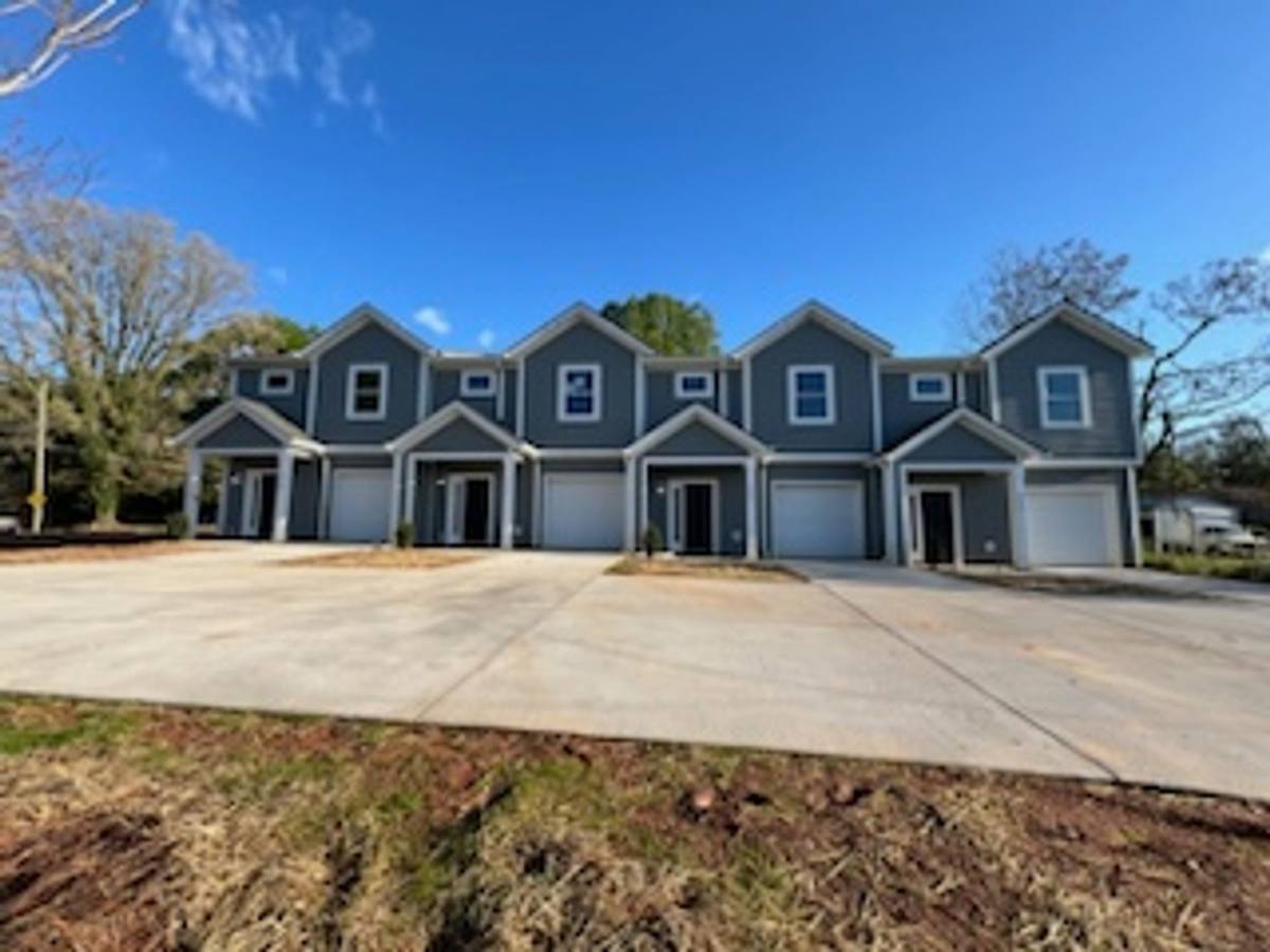 Townhouse for rent at 2230 W Blvd, Charlotte, NC 28208
