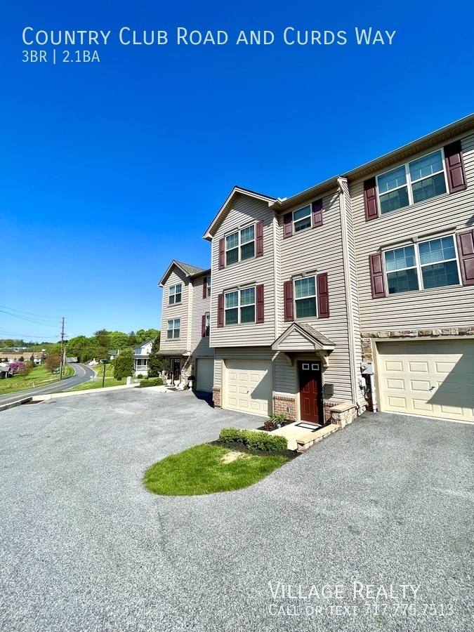 Townhouse for rent at 721 Country Club Rd, Red Lion, PA 17356